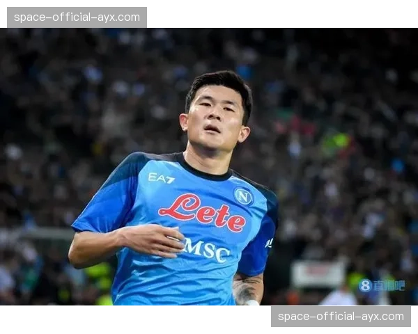 转会市场：曼联、拜仁均派出球探考察那不勒斯中卫金玟哉