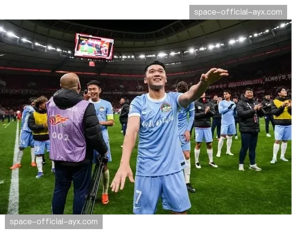 气象部门提示：本周末多场中超比赛将在低温中进行，考验球员压迫战术执行力